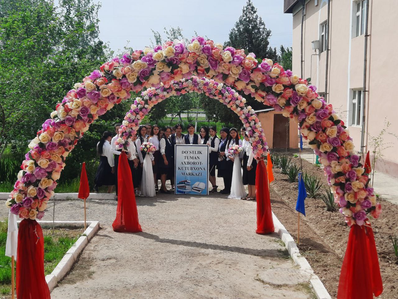 Do'stlik tuman Axborot-kutubxona markazida 18-aprel kuni "Kitobxonlik haftaligining" ochilish marosimi bo'lib o'tdi.