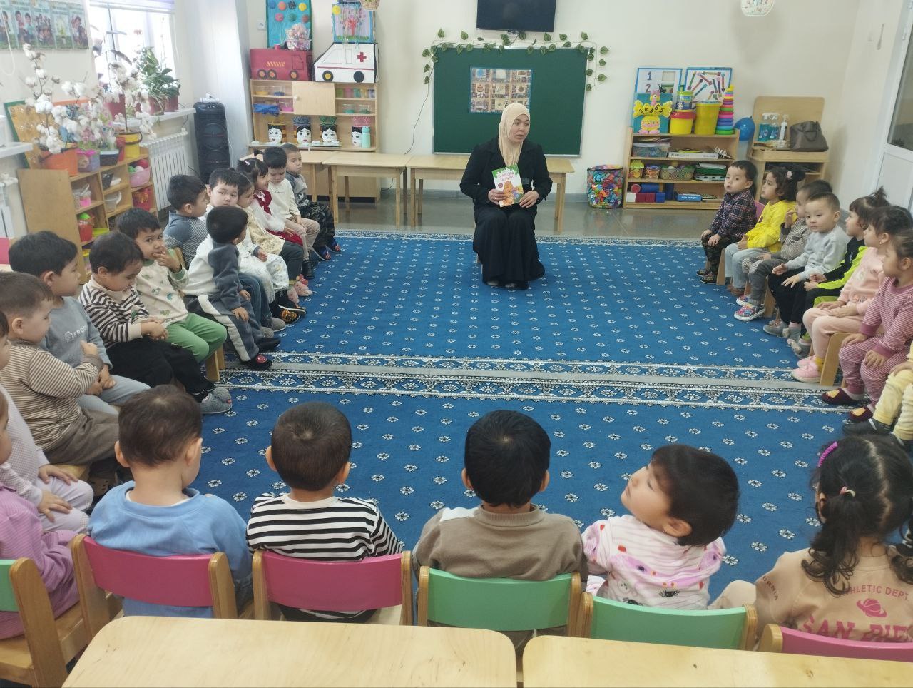 “Buvim aytgan ertaklar” shiori ostida davra suhbati tashkil etildi.