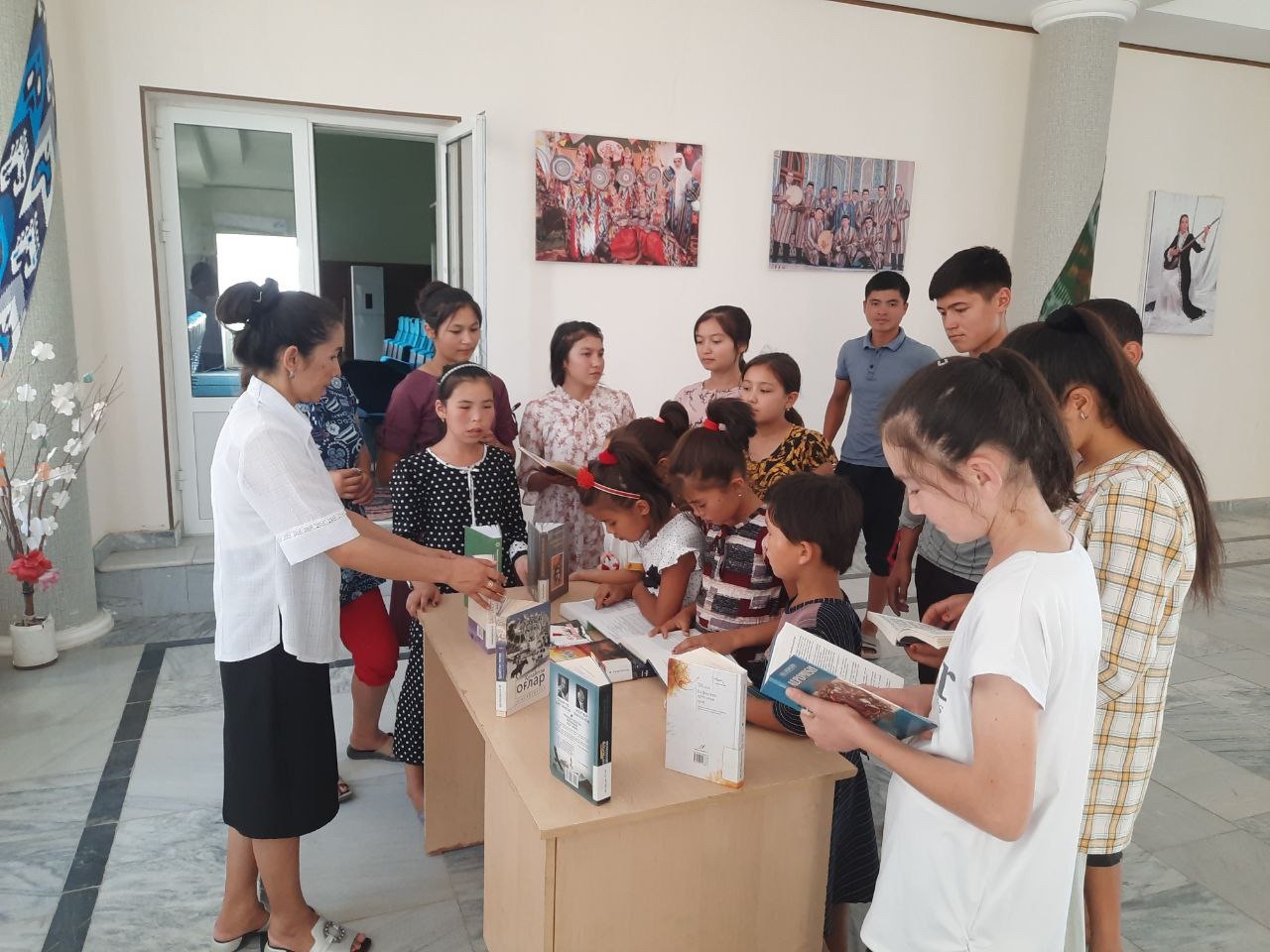 Kitoblar ko'rgazmasi tashkil qilindi.