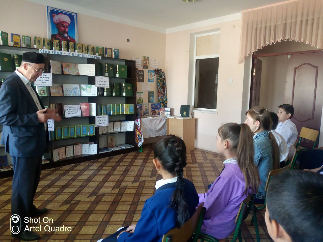 "Ona tiliga ehtirom" nomli davra suhbati