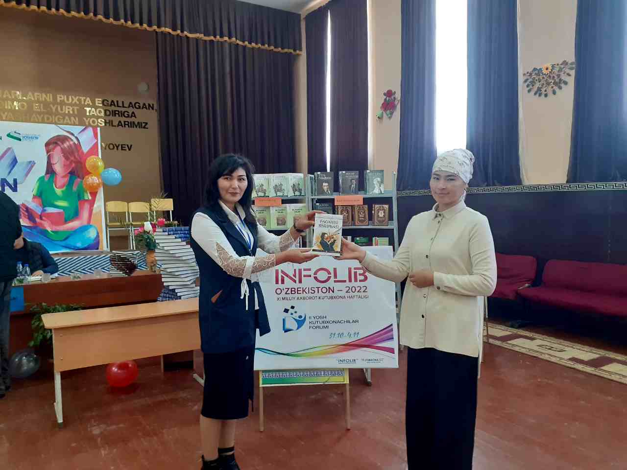 Faol kitobxonlar tomonidan Do`stlik tuman AKM ga kitob hadya qilindi.