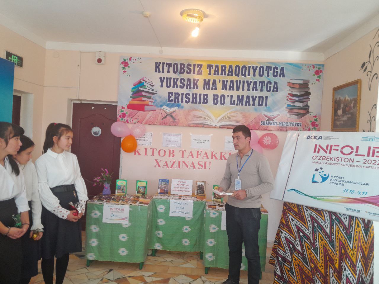 "Tanishing yangi adabiyotlar" nomli kitob ko`rgazmasi