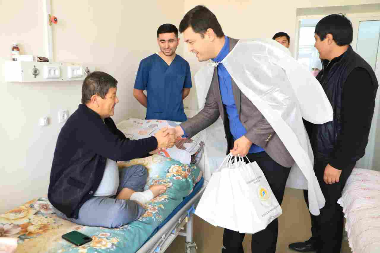 Taniqli madaniyat va san’at xodimlari bemorlar holidan ham xabar olishdi.