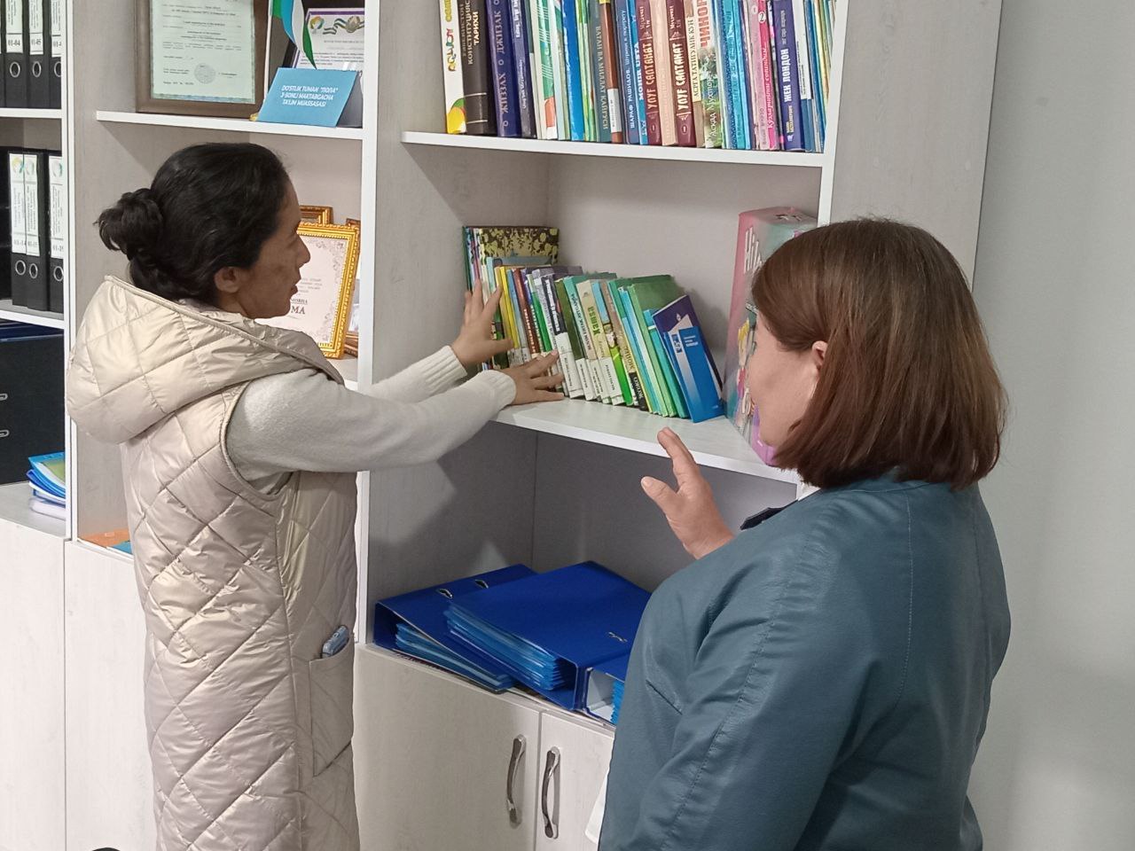 Ko'chma kutubxona kitoblarni nazoratdan o'tkazildi