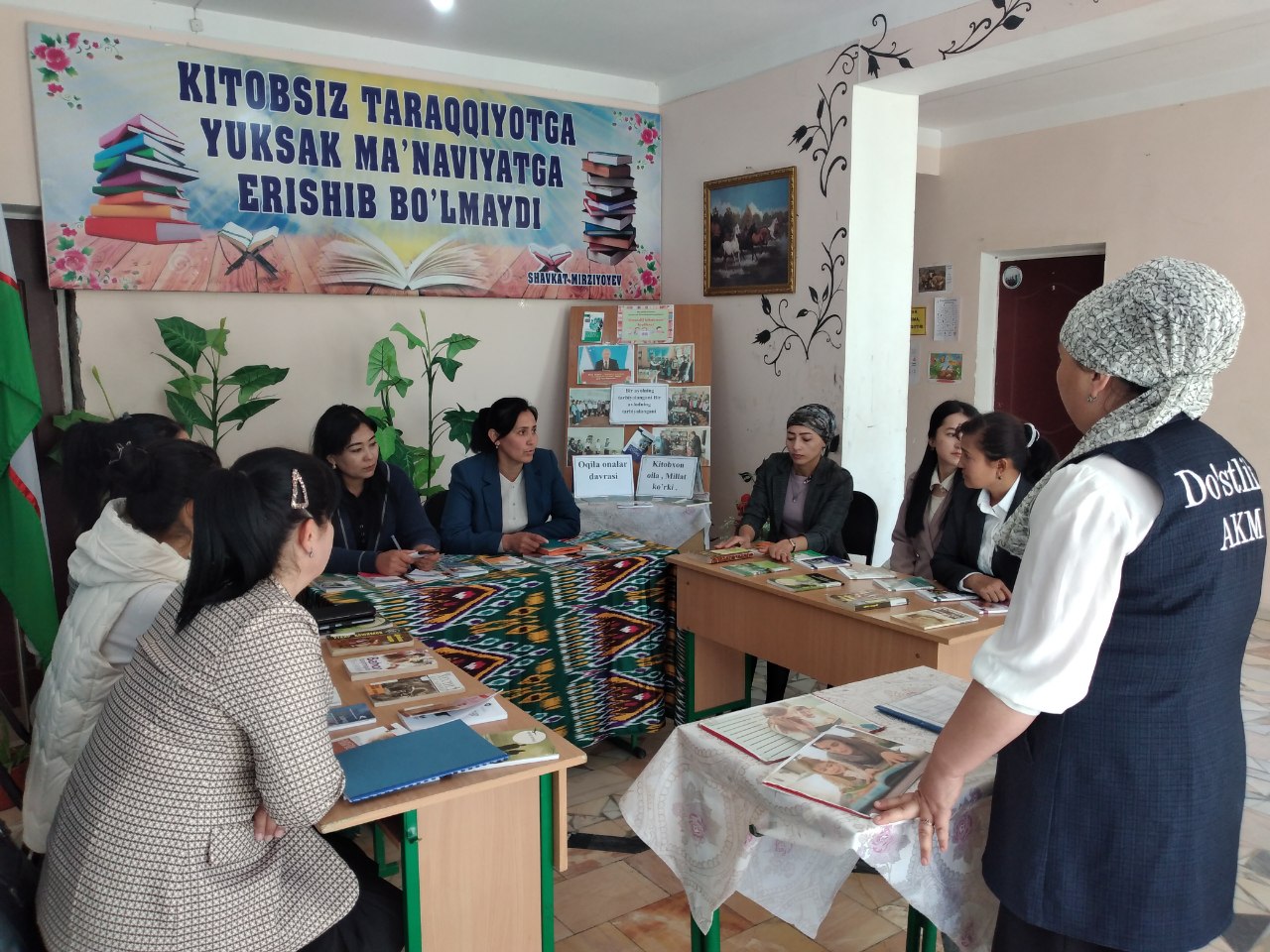 "Kitobxon onalar" kuni munosabati bilan "Oqila onalar davrasi " nomli davra suhbati tashkil qilindi.