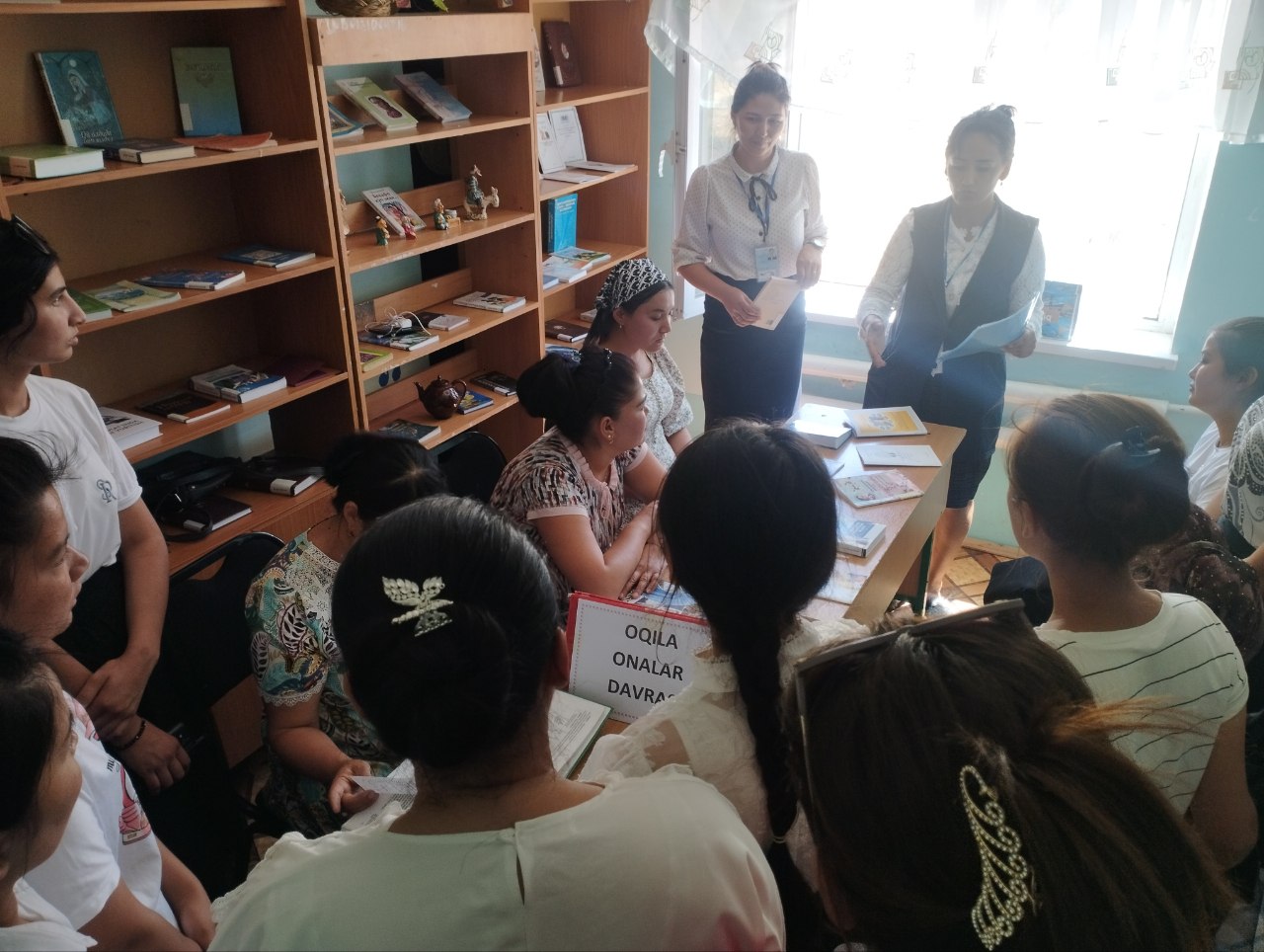 " Oqila onalar " nomli davra suhbati tashkil etildi.