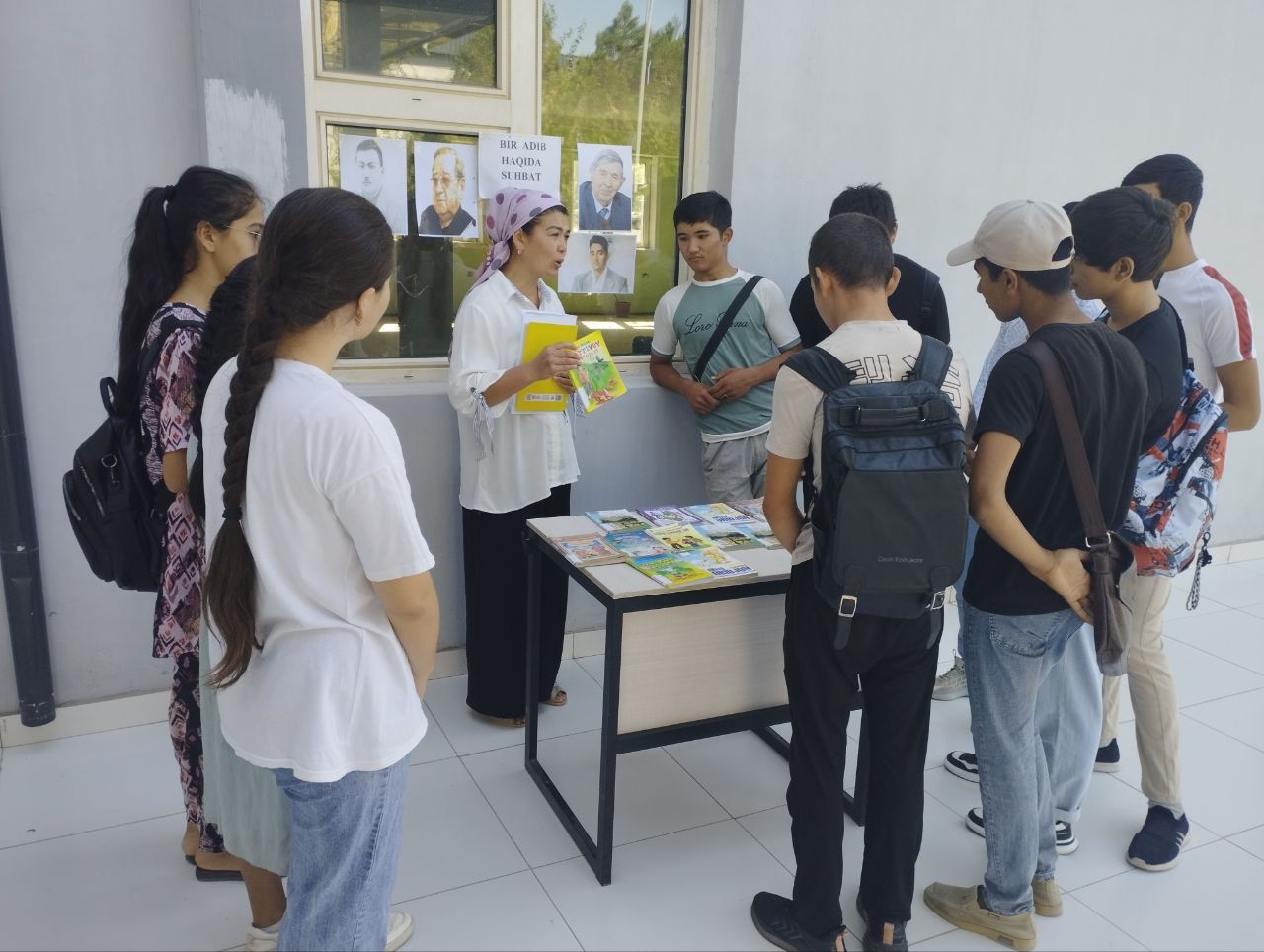 "Bir adib haqida suhbat" shiori ostida davra suhbati tashkil qilindi.