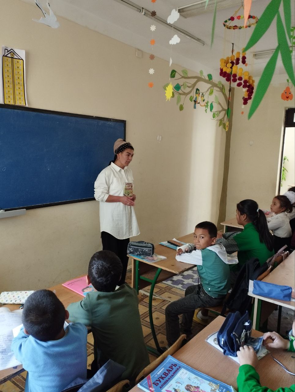 "Ur to‘qmoq" bolalar adabiyoti asari haqida davra suhbati tashkil qilindi.