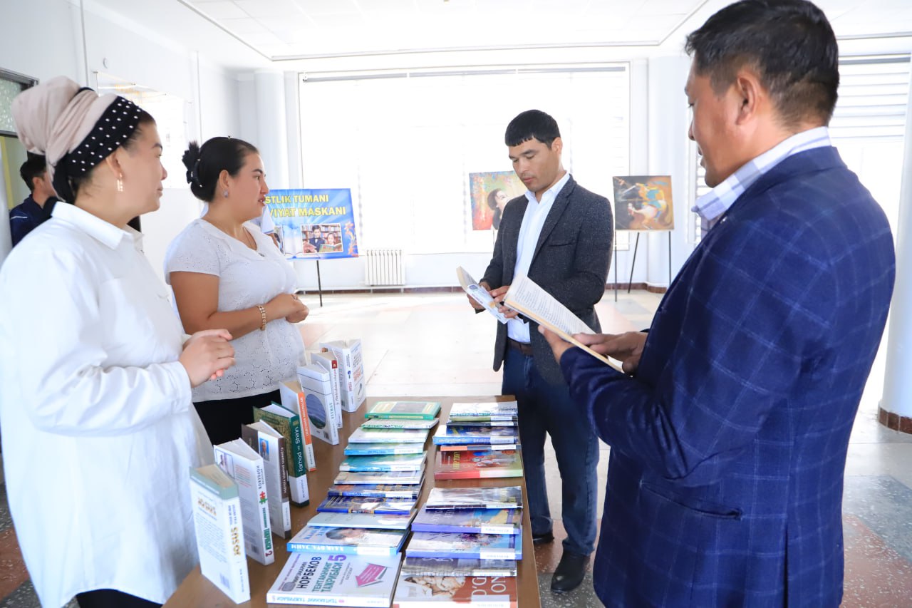 "Kitoblar siz tomon shoshilmoqda" shiori ostida yangi adabiyotlar ko'rgazmasi tashkil qilindi.