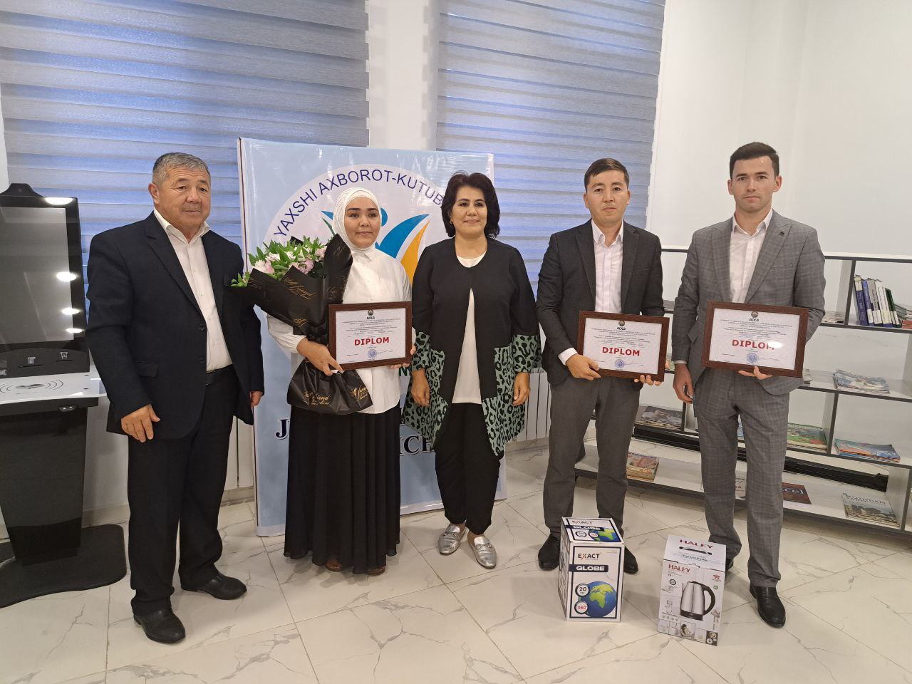 Jizzax  viloyati  axborot-kutubxona markazida "Yilning eng yaxshi axborot-kutubxona mutaxassisi-2023" ko‘rik tanlovining II viloyat bosqichi bo‘lib o‘tdi.