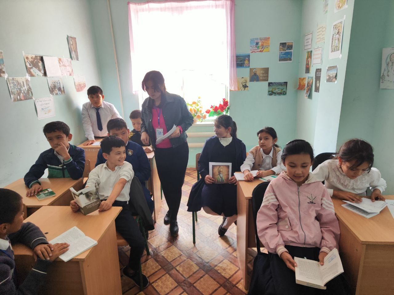 "Bir adib haqida suhbat" shiori ostida davra suhbati tashkil qilindi.