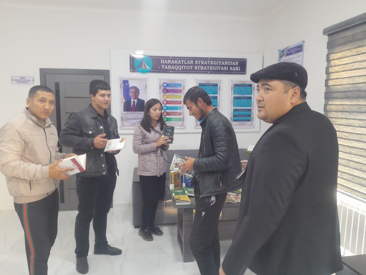 " Bir asar tarixi" shiori ostida Sanoatchilar MFY binosida davra suhbati tashkil qilindi.