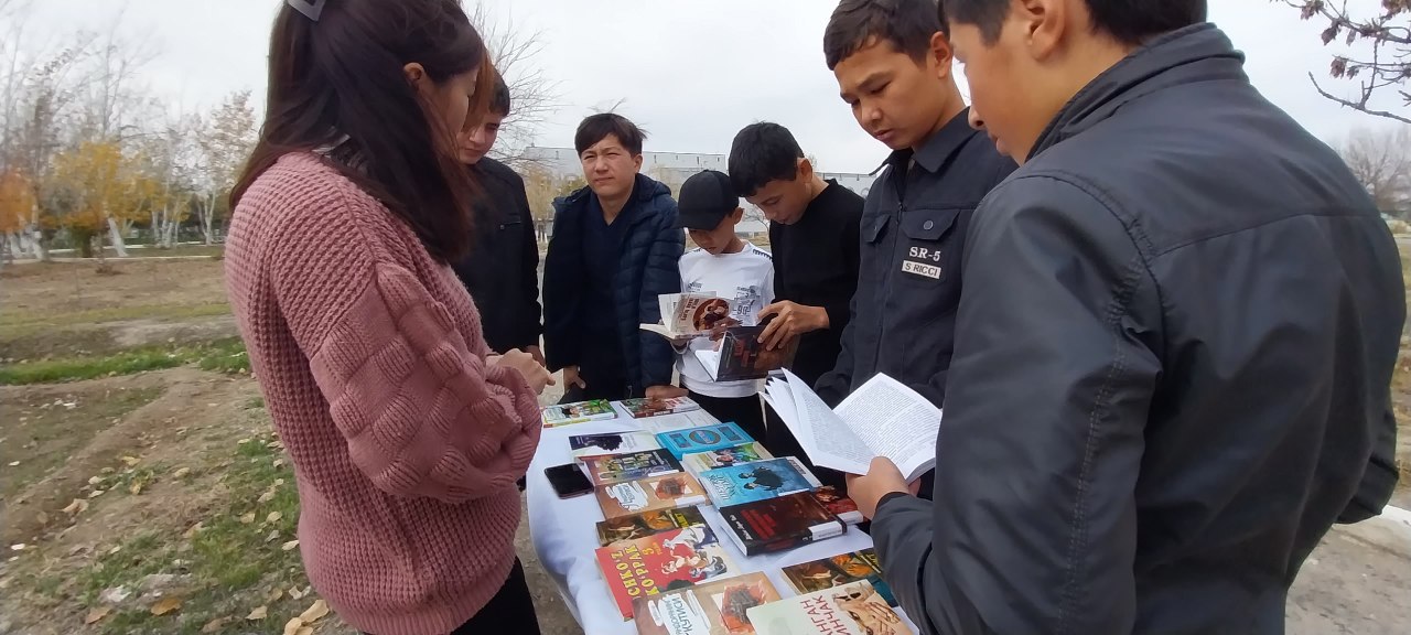 " Ochiq osmon ostida kutubxona " loyihasi asosida targ`ibot tadbirlari davom etmoqda