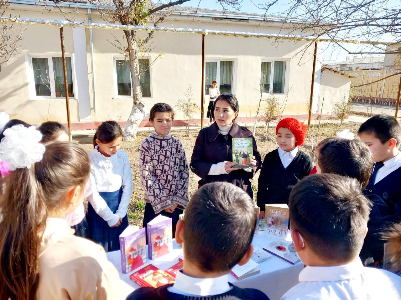 "Ochiq osmon ostida kutubxona" loyihasi asosida ko`rgazma tashkil qilindi.
