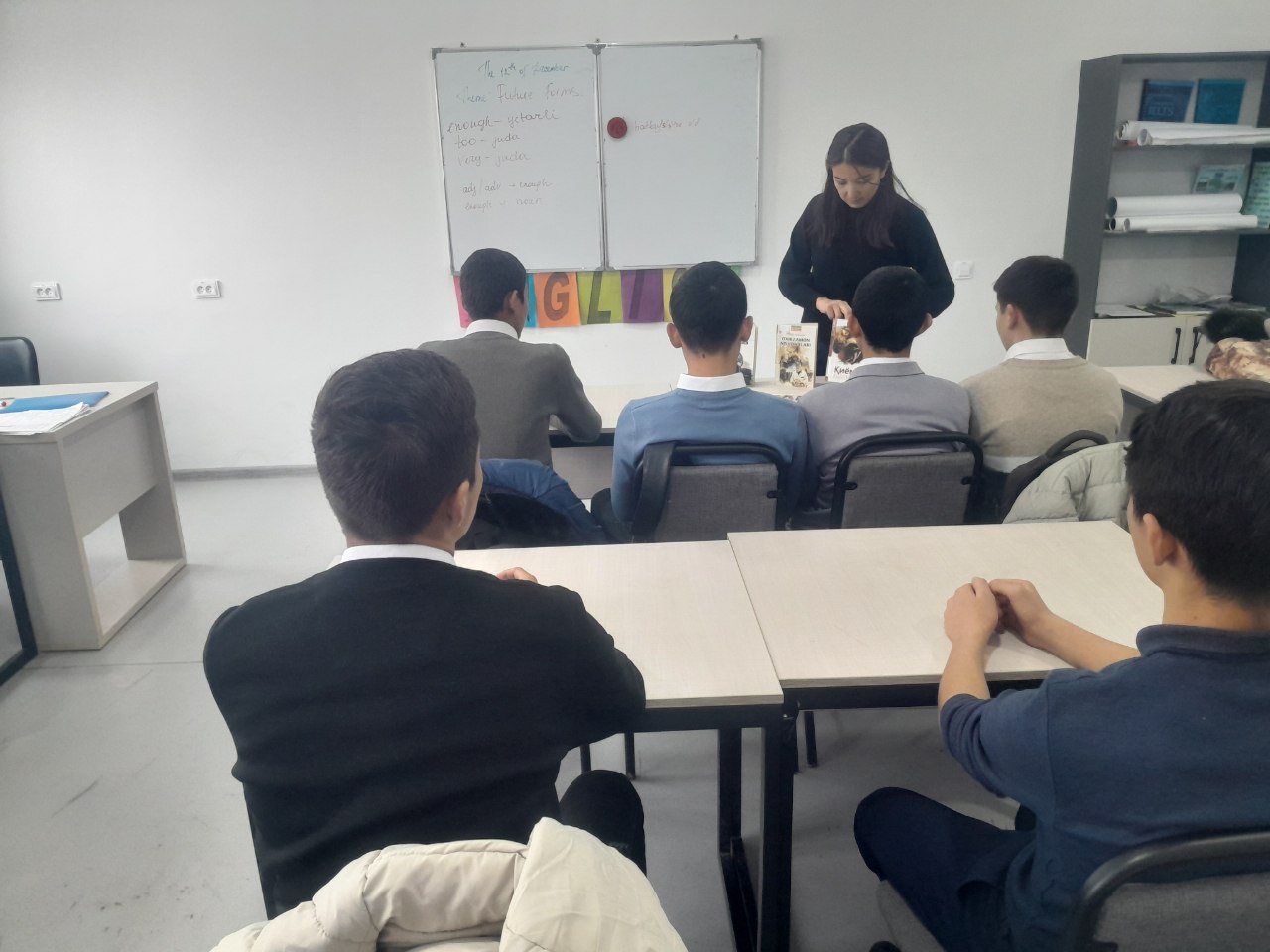 "Bir adib haqida suhbat" shiori ostida davra suhbati tashkil qilindi.