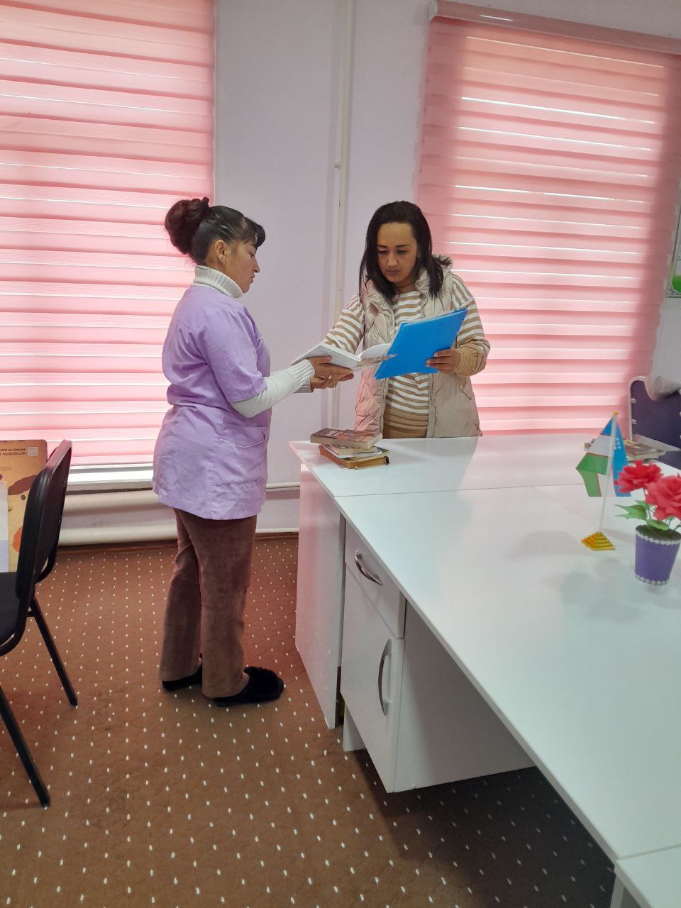 Ko`chma kutubxona loyihasi doirasida targ`ibot ishlari davom etmoqda.