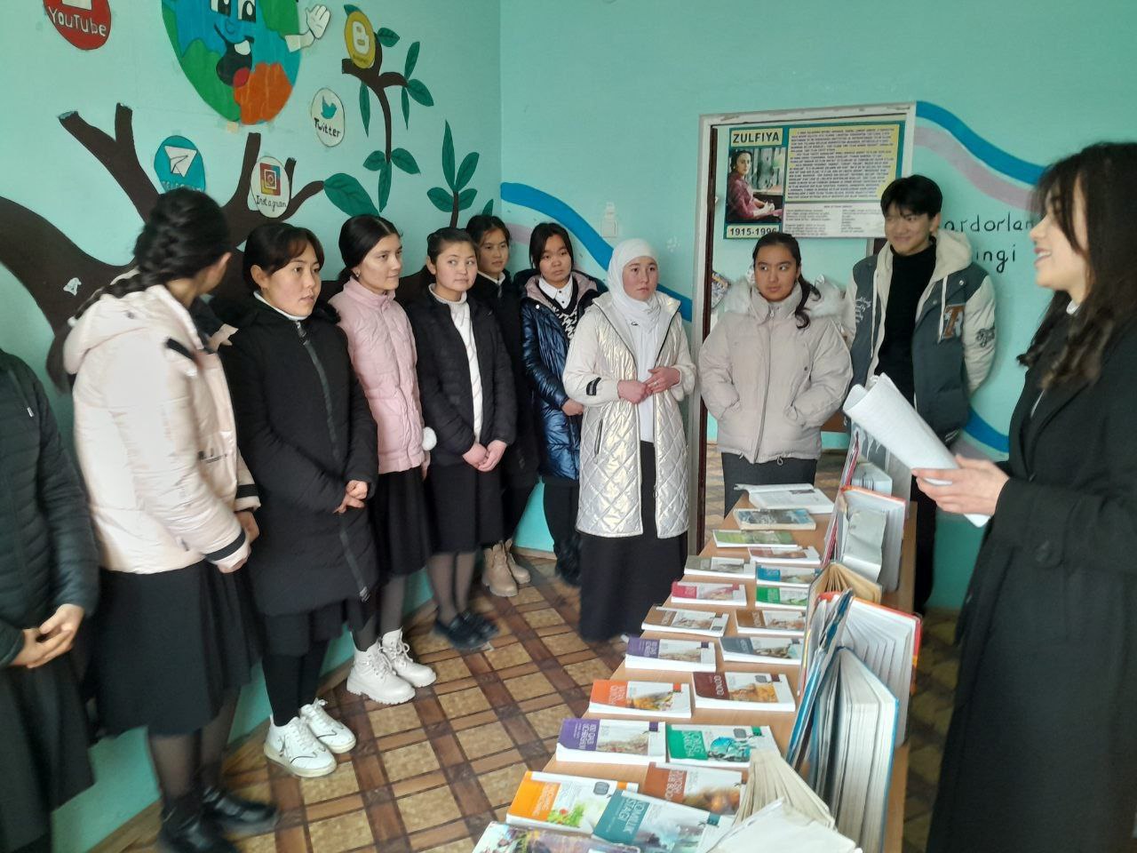 "Yuz yil umr koʻrsam, yuz yil she'r yozsam" deya nomlangan she'riyat kechasi tashkil qilindi.