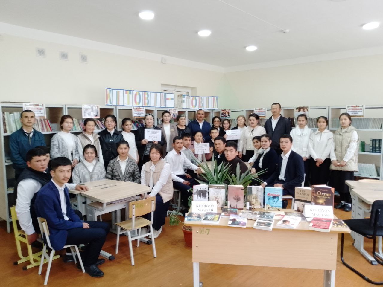 Kitobxonlik haftaligining dasturidan o'rin olgan "Kitobxon maktab" tanlovi tashkil qilindi.