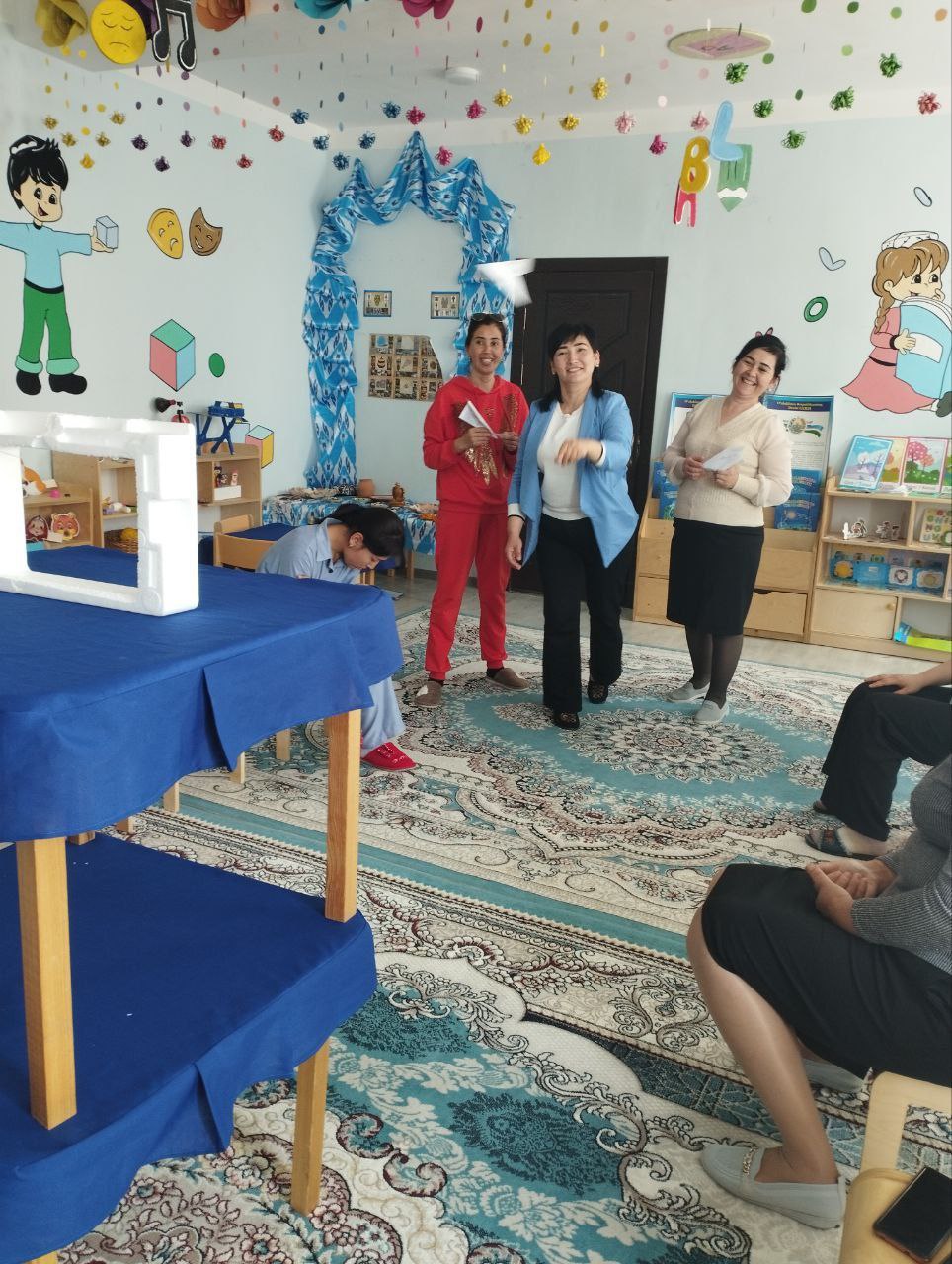 3-sonli DMTT koʻchma kutubxona kitobxonlari ishtirokida,,Oʻqiymiz ham oʻynaymizʼʼ nomli qiziqarli viktorina oʻyinlari tashkil qilindi.