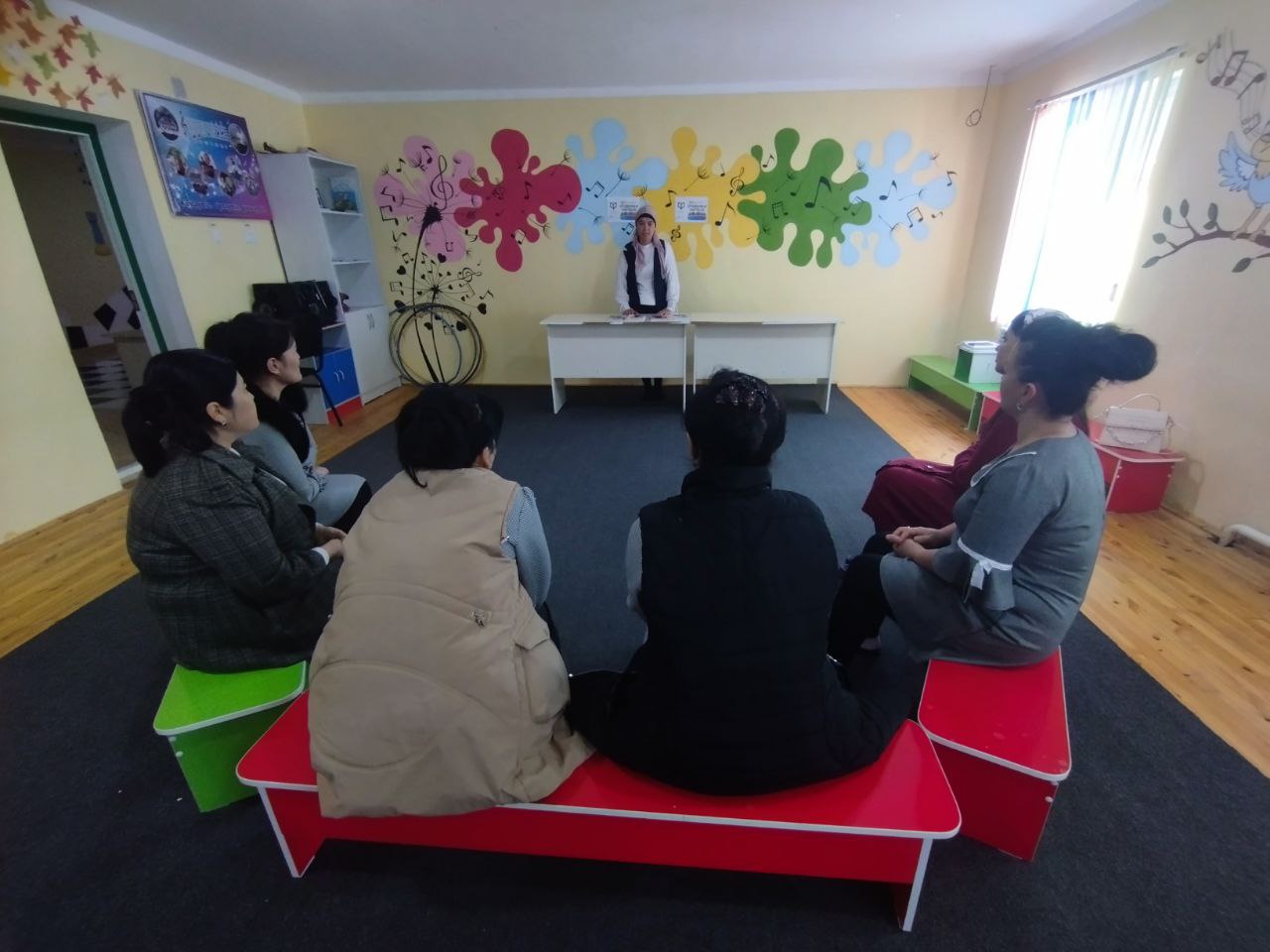 7- sonli DMTTda koʻchma kutubxona kitobxonlari ishtirokida davra suhbati oʻtkazildi.