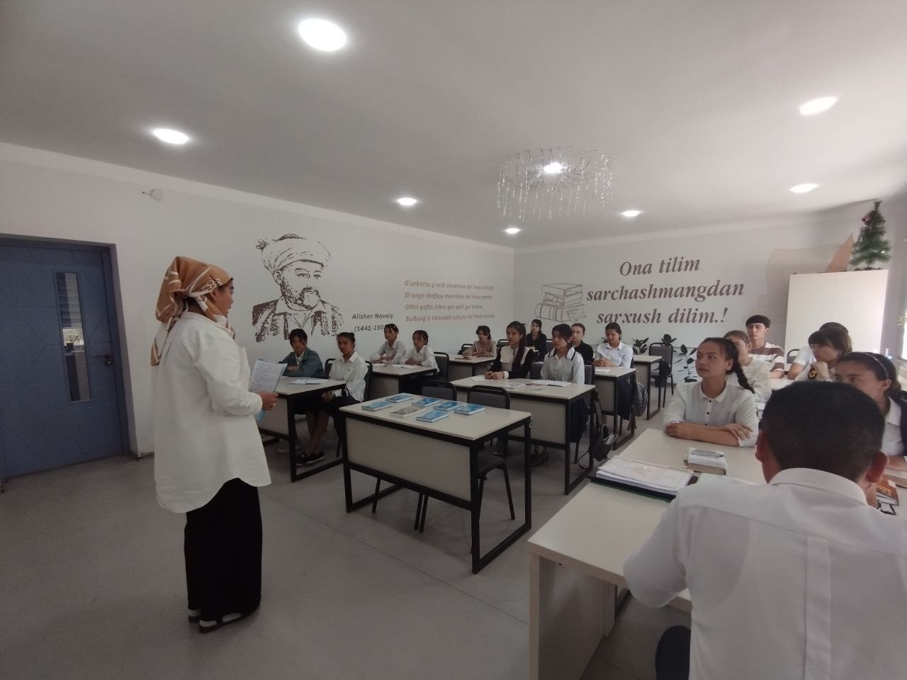 Iqbol Mirzo tavalludi munosabati bilan ,,Sevgi va sadoqat kuychisi ʼʼ nomli sheʼriyat kechasi tashkil qilindi.