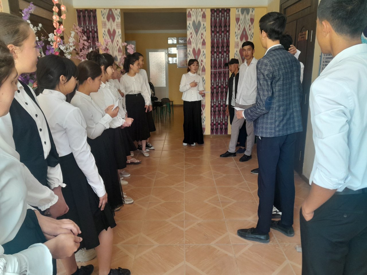 1-umumiy o‘rta ta'lim maktabi bitiruvchilari bilan uchrashuv tashkil qilindi.