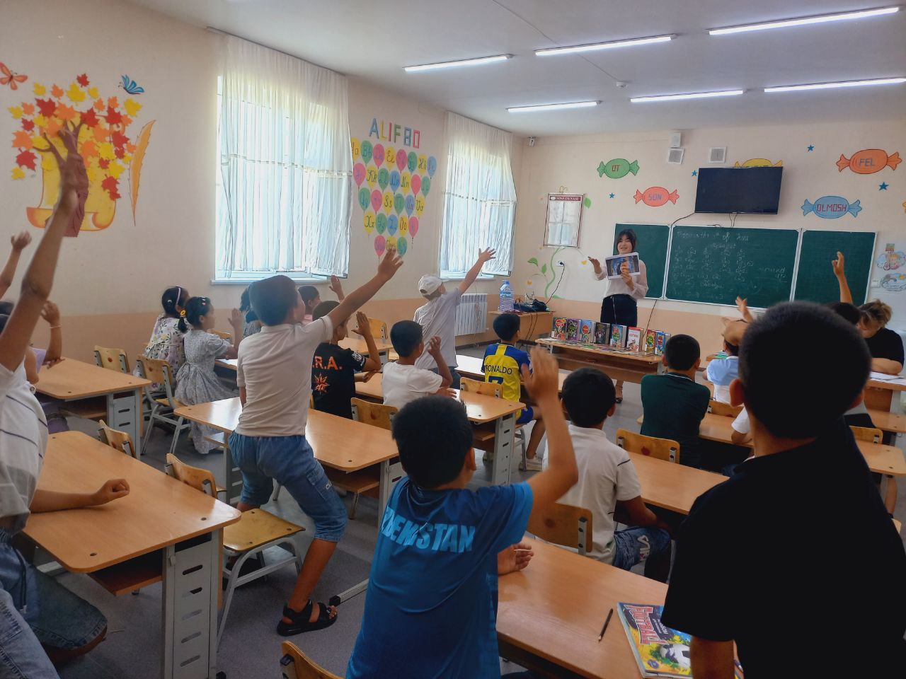 "Kitoblar bolajonlar nigohida" nomli tadbir  tashkil qilindi.