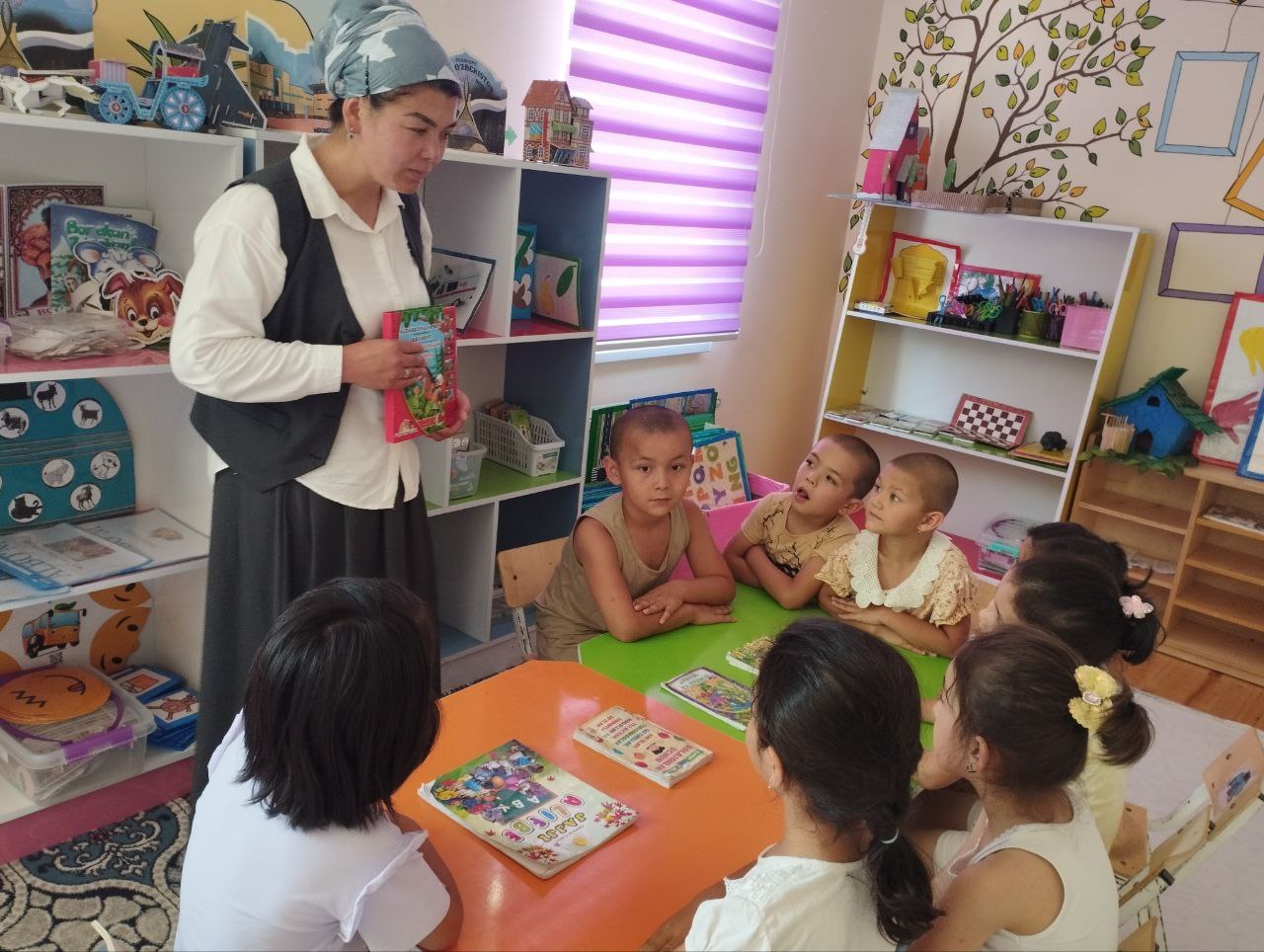 5-sonli DMTT da tayyorlov guruh bolalari ishtirokida,, Ertaklar olamiga sayohat ʼʼnomli davra suhbati oʻtkazildi.