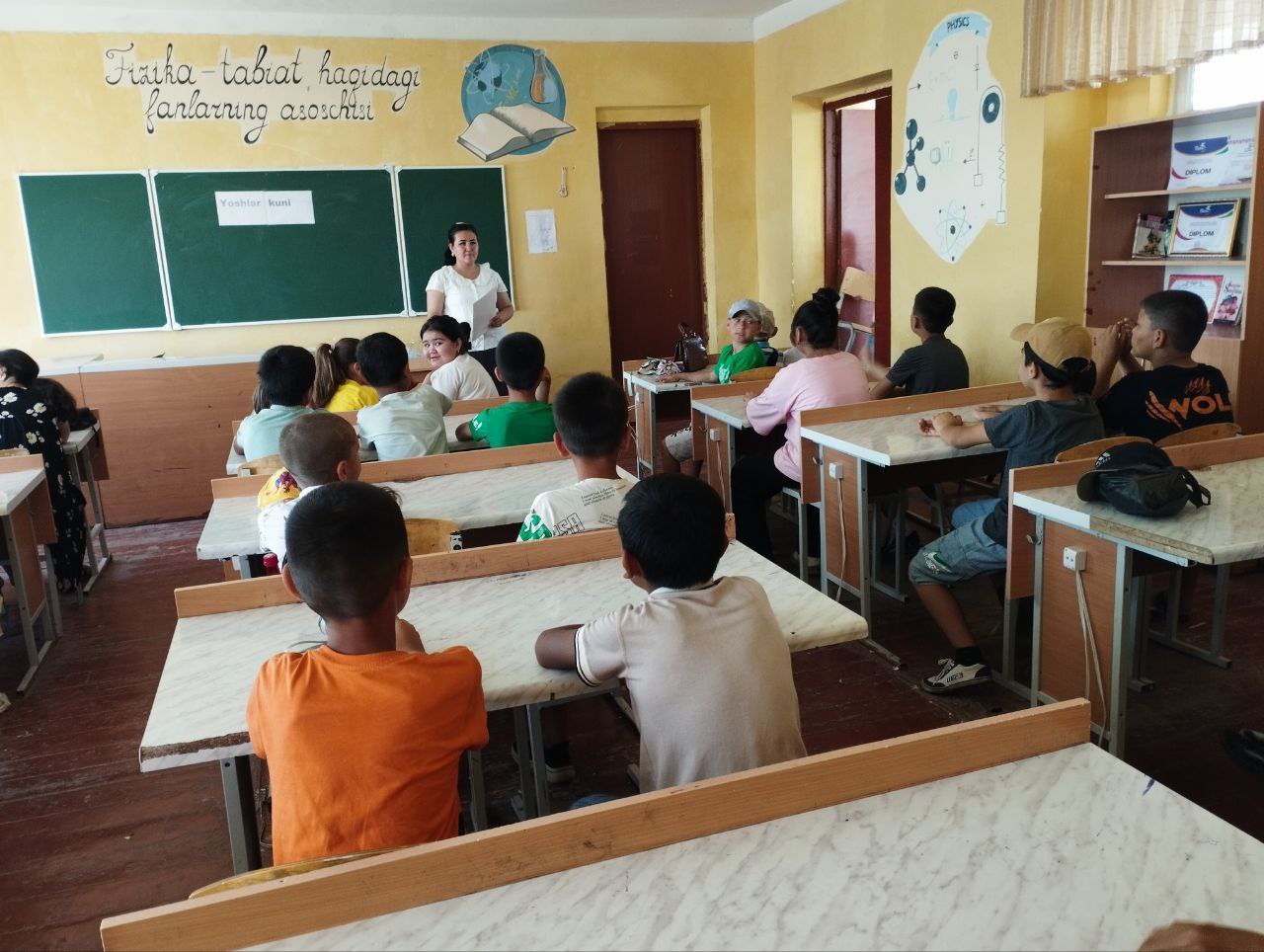 30-iyun Yoshlar kuni munosabati bilan kitobxonlar klubi a'zolari ishtirokida "Kelajak yoshlar qo‘lida" nomli tadbir tashkil qilindi.