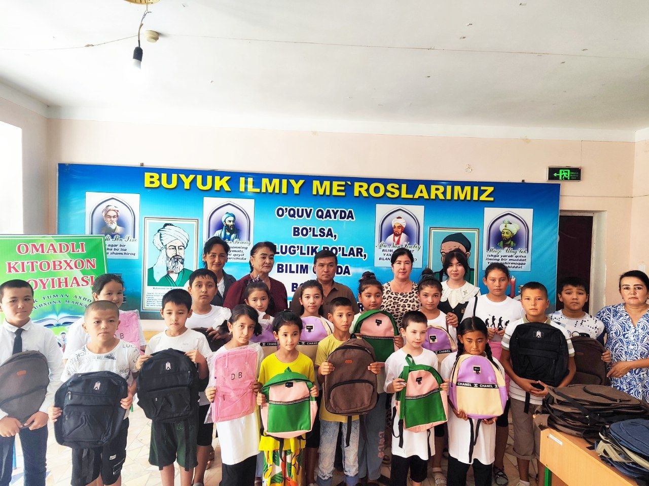 Oʻquvchilarga Maktabgacha va maktab taʼlim boʻlimi tomonidan Diplom hamda esdalik sovgʻalari ya'ni maktab sumkalari topshirildi.