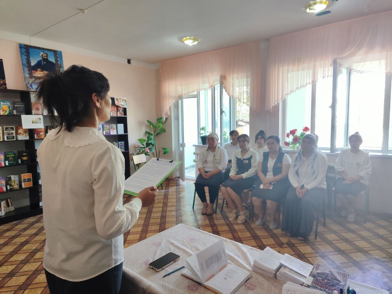 O‘zbekiston Milliy kutubxonasining Xotin-qizlar va erkaklar uchun teng huquq va imkoniyatlarni ta'minlash masalalari bo'yicha maslahat kengashining tashkil etilishi to'g'risidagi 73-sonli buyrug'ini mazmun mohiyatini muassasa xodimlariga tushuntirib beris