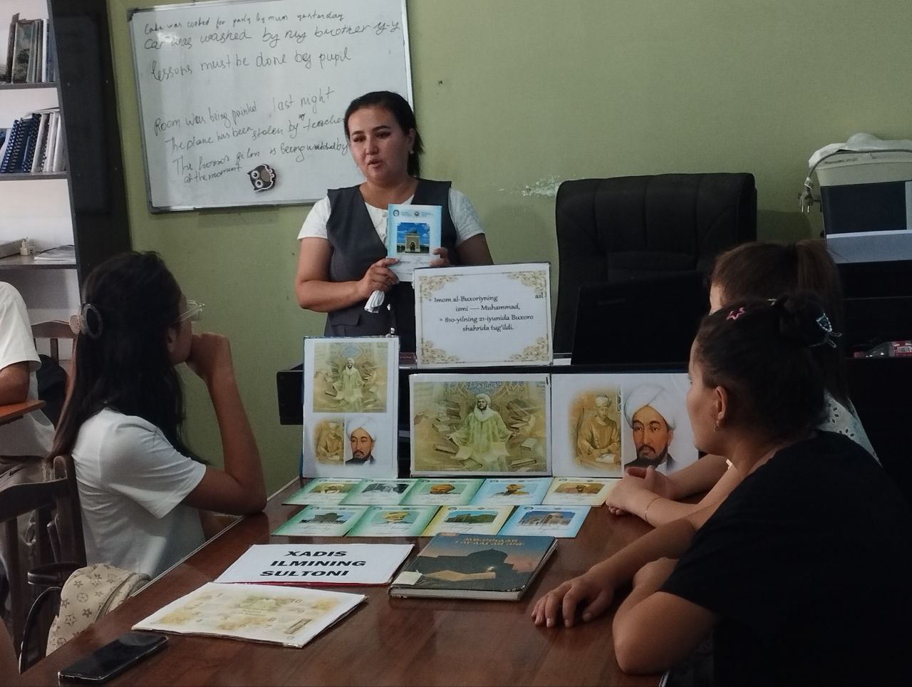 "Ultimatum education" oʻquv markazida hadis ilmining sultoni Imom Al-Buxoriyning hayoti va ijodiga bag‘ishlab "Hadis ilmining sultoni" nomli davra suhbati tashkil qilindi.