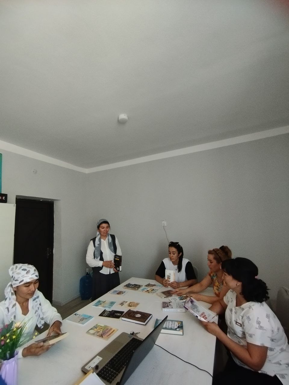 Koʻchma kutubxona doirasida 3-sonli DMTT dagi xodimlari ishtirokida navbatdagi  kitob oʻqish soati tashkil qilindi