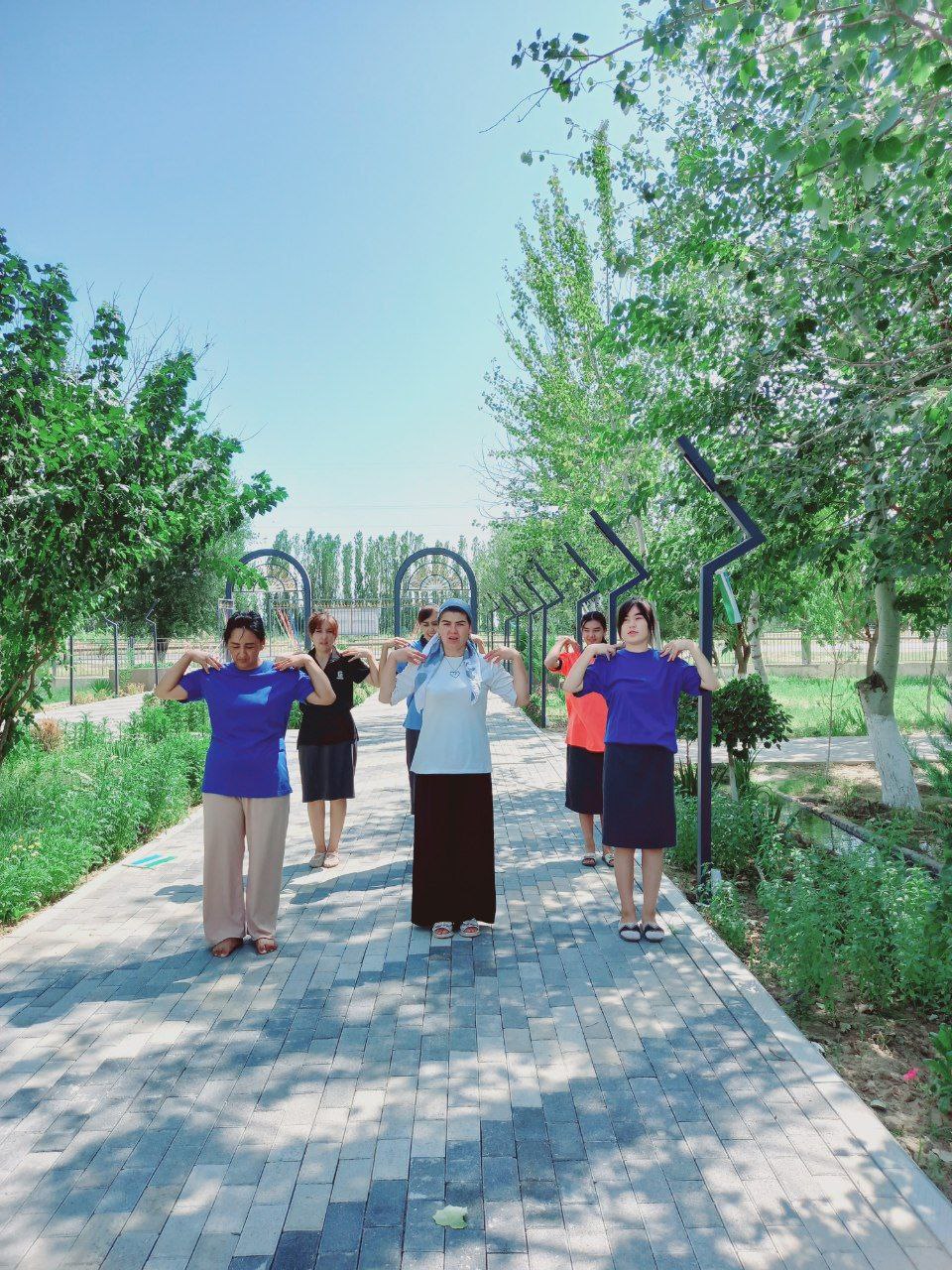 Do'stlik tuman axborot-kutubxona markazi xodimlari bo'sh vaqtlarini mazmunli o'tkazish ommaviy sport mashg`ulotlari va musobaqalar tashkil qilindi.