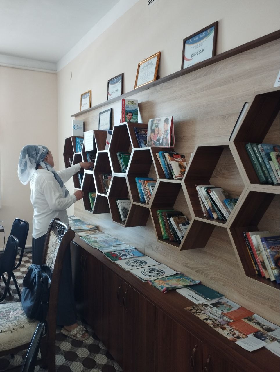 Koʻchma kutubxona doirasida A.Navoiy MFY dagi kitoblar koʻzdan kechirildi va maʼlumotnoma toʻldirildi