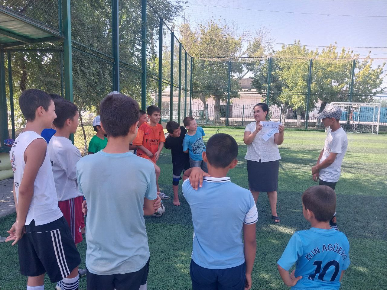 Faol kitobxonlar va kitobxonlar klubi a'zolari ishtirokida "Kvest jamoaviy o'yini" 1-maktab stadionida tashkil qilindi.