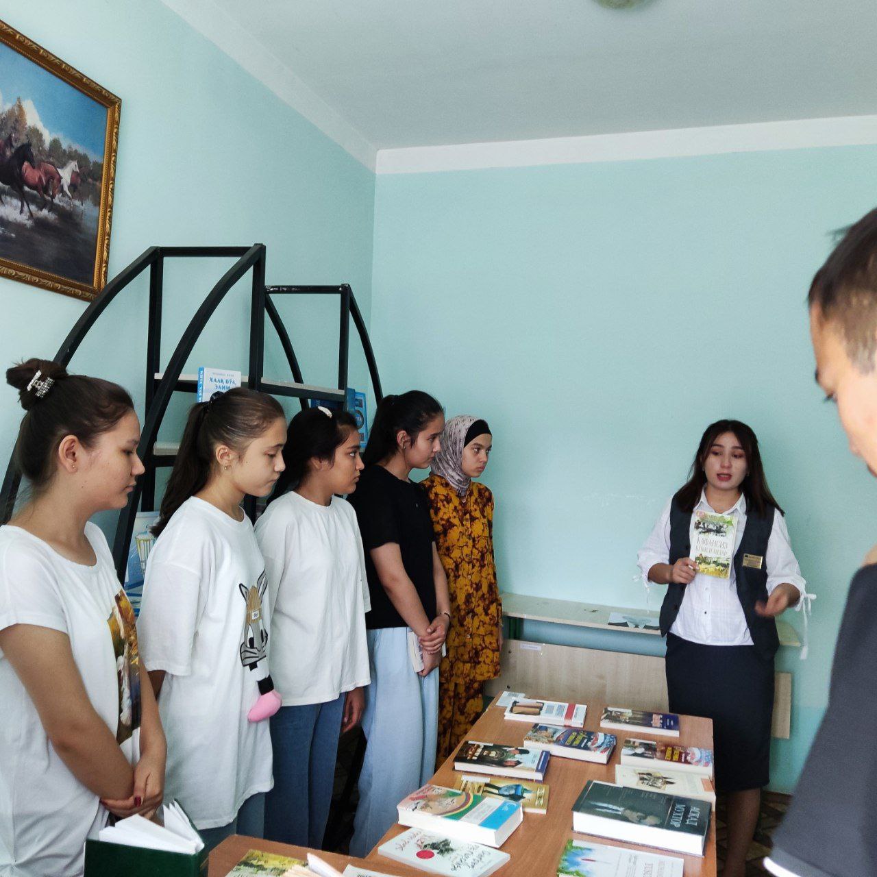 Shukrullo Yusupov tavalludining 103 yilligiga  bag'ishlab Do‘stlik tuman axborot-kutubxonasida kitobxon o‘quvchilar ishtirokida davra suhbati tashkil etildi.