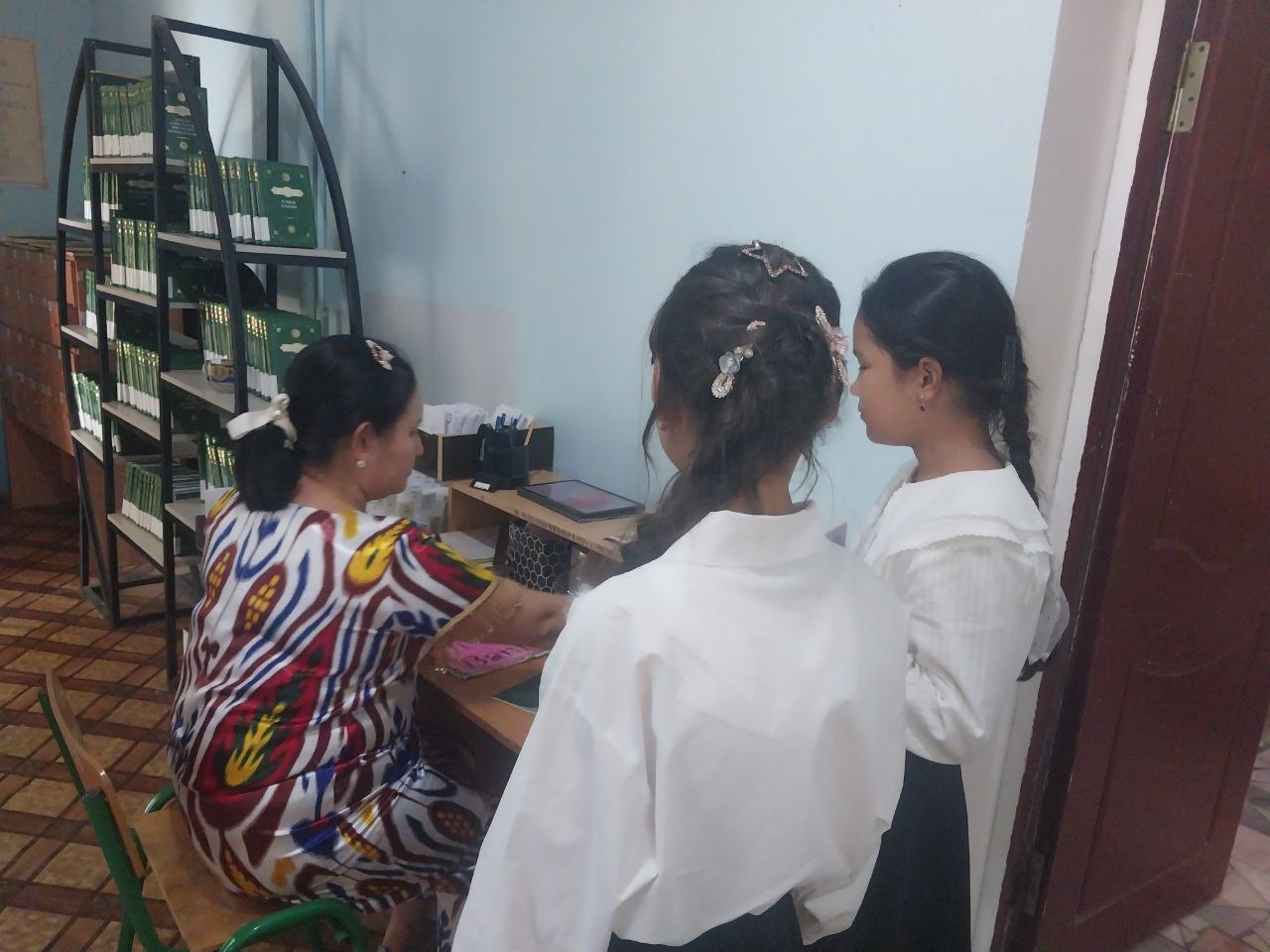 “Xon atlas” haftaligi  Doʻstlik tuman axborot-kutubxona markazida ham koʻtaringda kayfiyatda, bayramona ruhda o’tkazilmoqda.