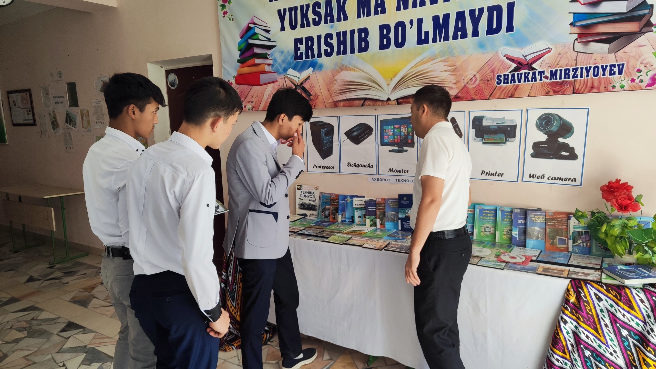 "Axborot texnologiyalari" haftaligi doirasida ko'rgazma tashkil qilindi.