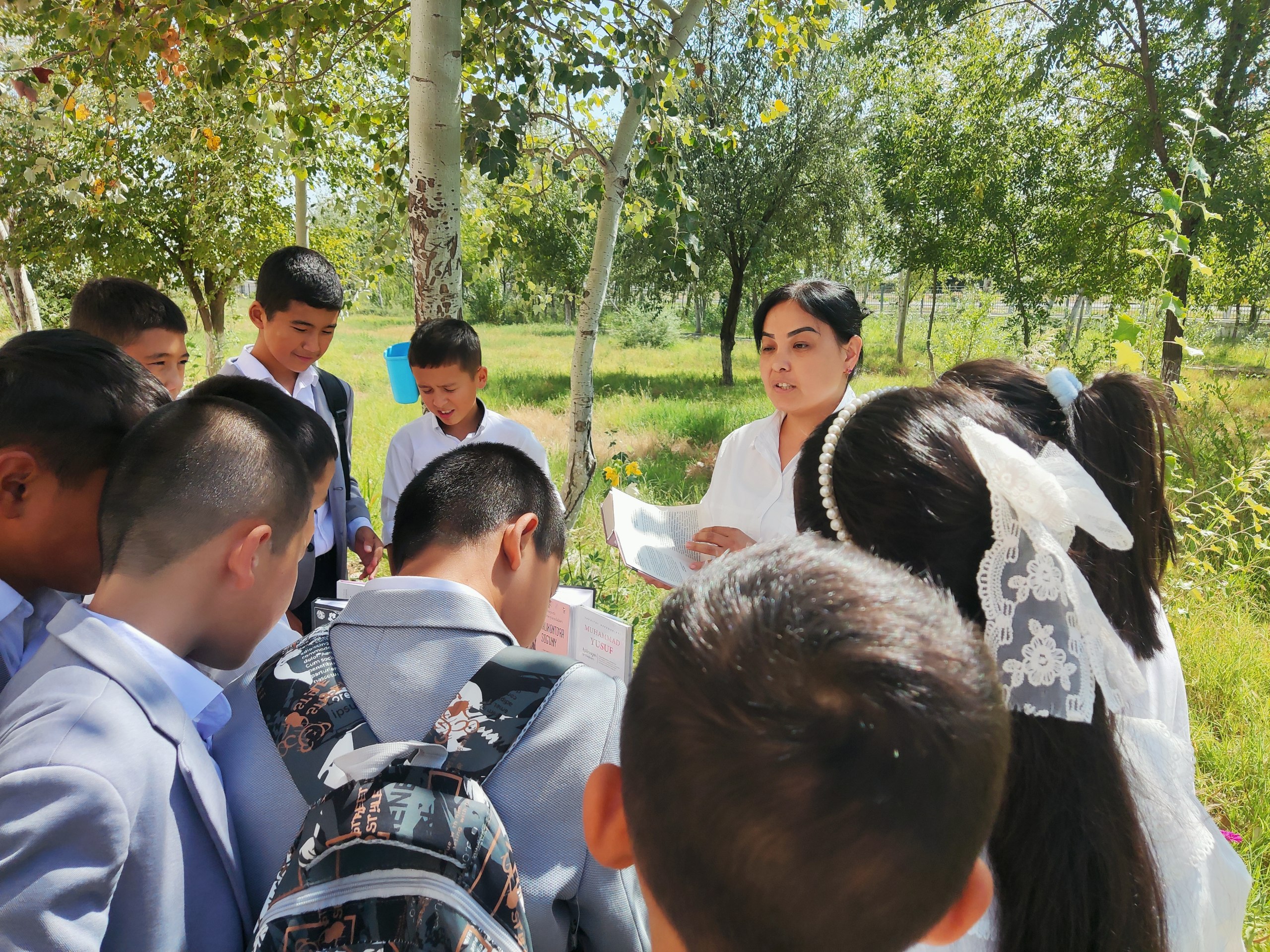 "Ochiq osmon ostida kutubxona" loyihasi doirasida navbatdagi kitob ko'rgazmasini tashkil qilishdi.