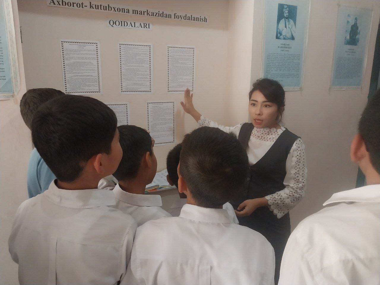"Kelib ketma,bilib ket " nomli kutubxona bo‘ylab sayohat tashkil qilindi.