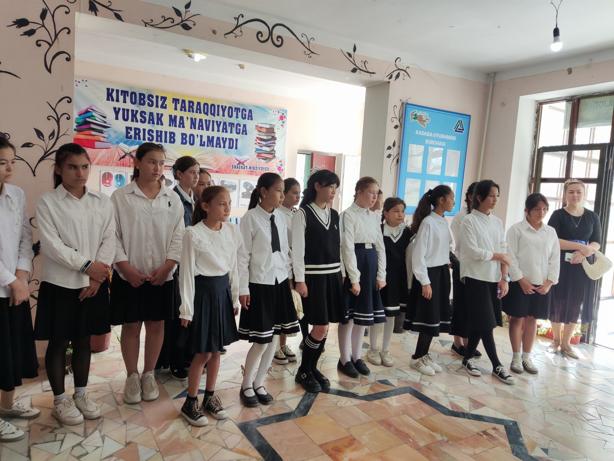 "Axborot texnologiyalari"haftaligi doirasida 14-umumiy o'rta ta'lim maktabi o'quvchilari ishtirokida kutubxona bo'ylab sayohat tashkil etildi.