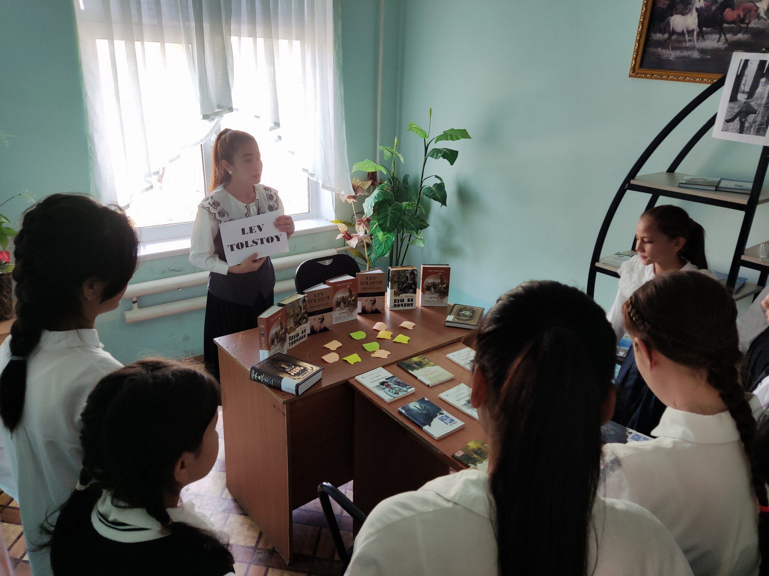 "Lev Tolstoy"ning tavalludi munosabati bilan bahs munozara kechasi oʻtkazildi.