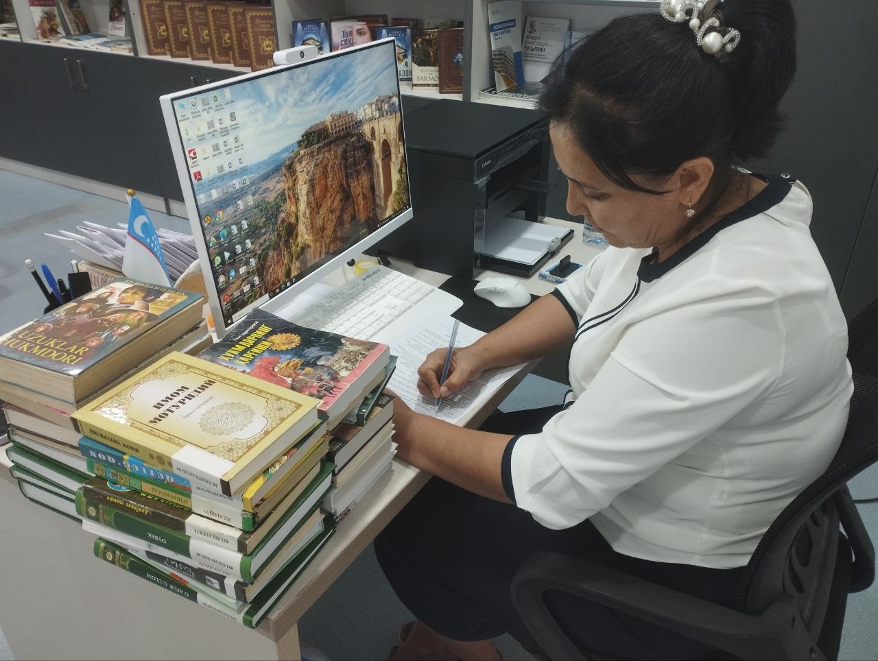 Ixtisoslashgan maktabda Namunaviy Koʻchma kutubxona tashkil qilindi.