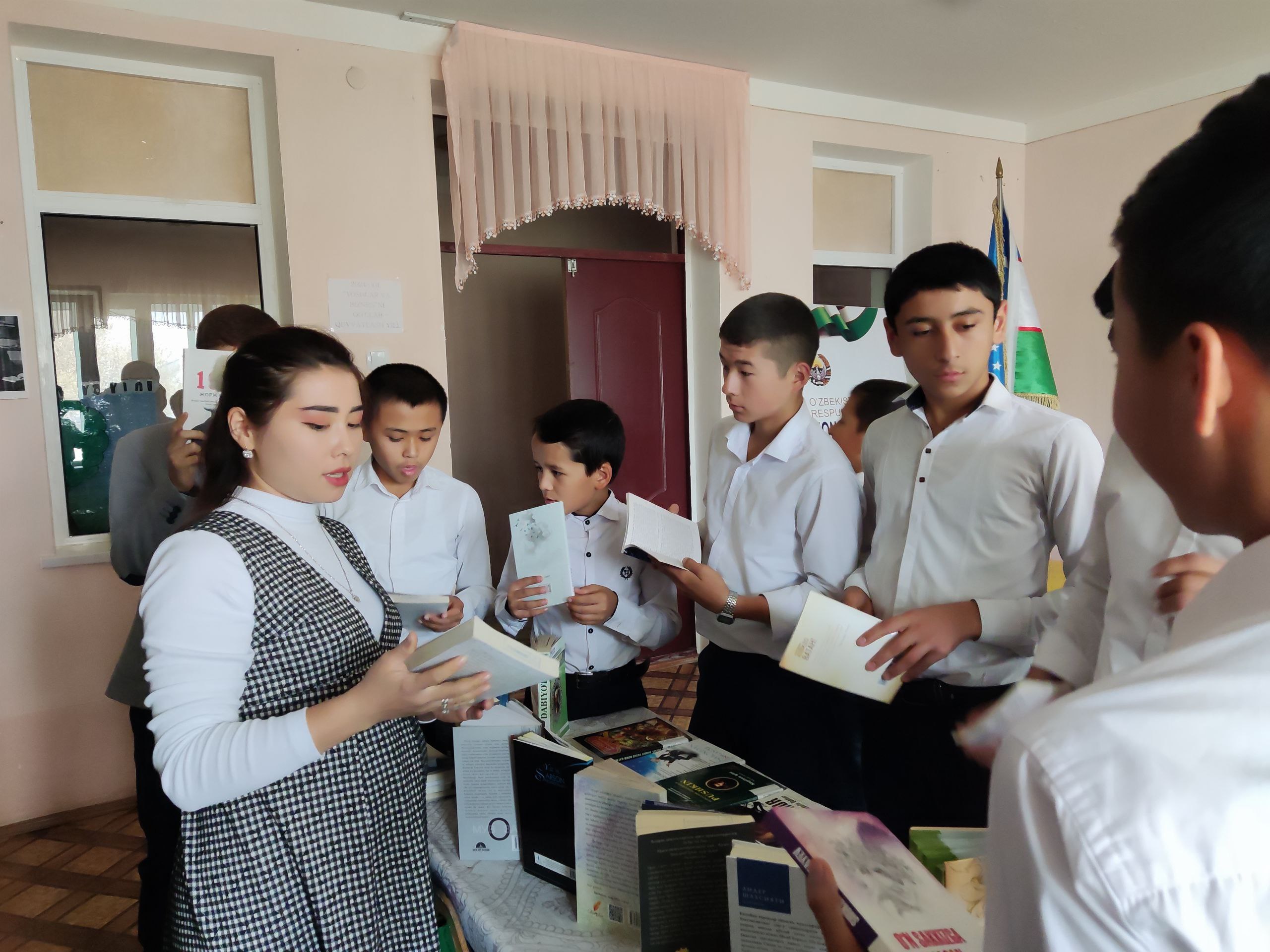 "Yangi kitob-yangi olam" nomli yangi kitoblar ko'rgazmasi tashkil qilindi.