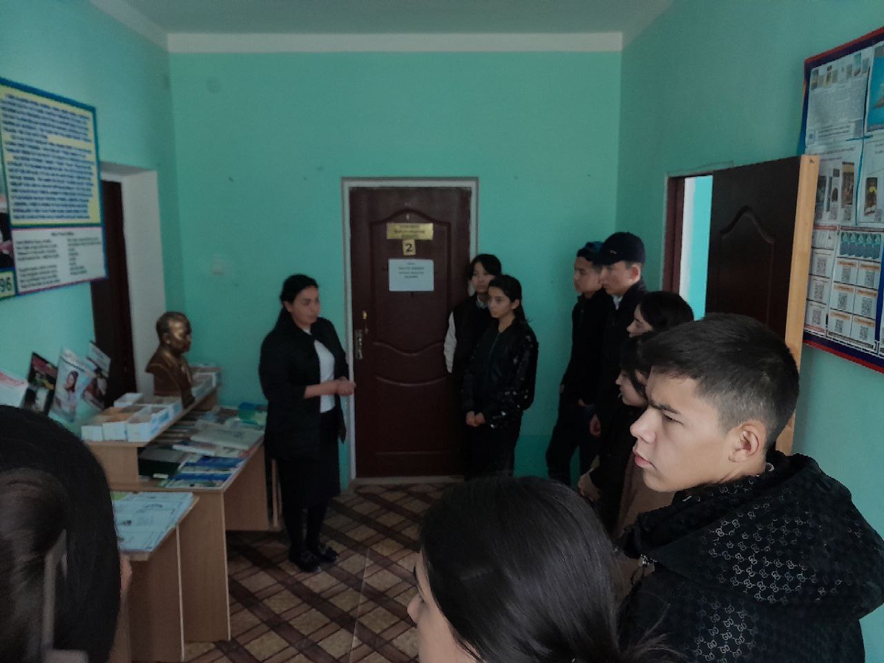 "Oʻlkamiz adiblarini bilasizmi?" deb nomlangan sayohat tashkil qilindi.