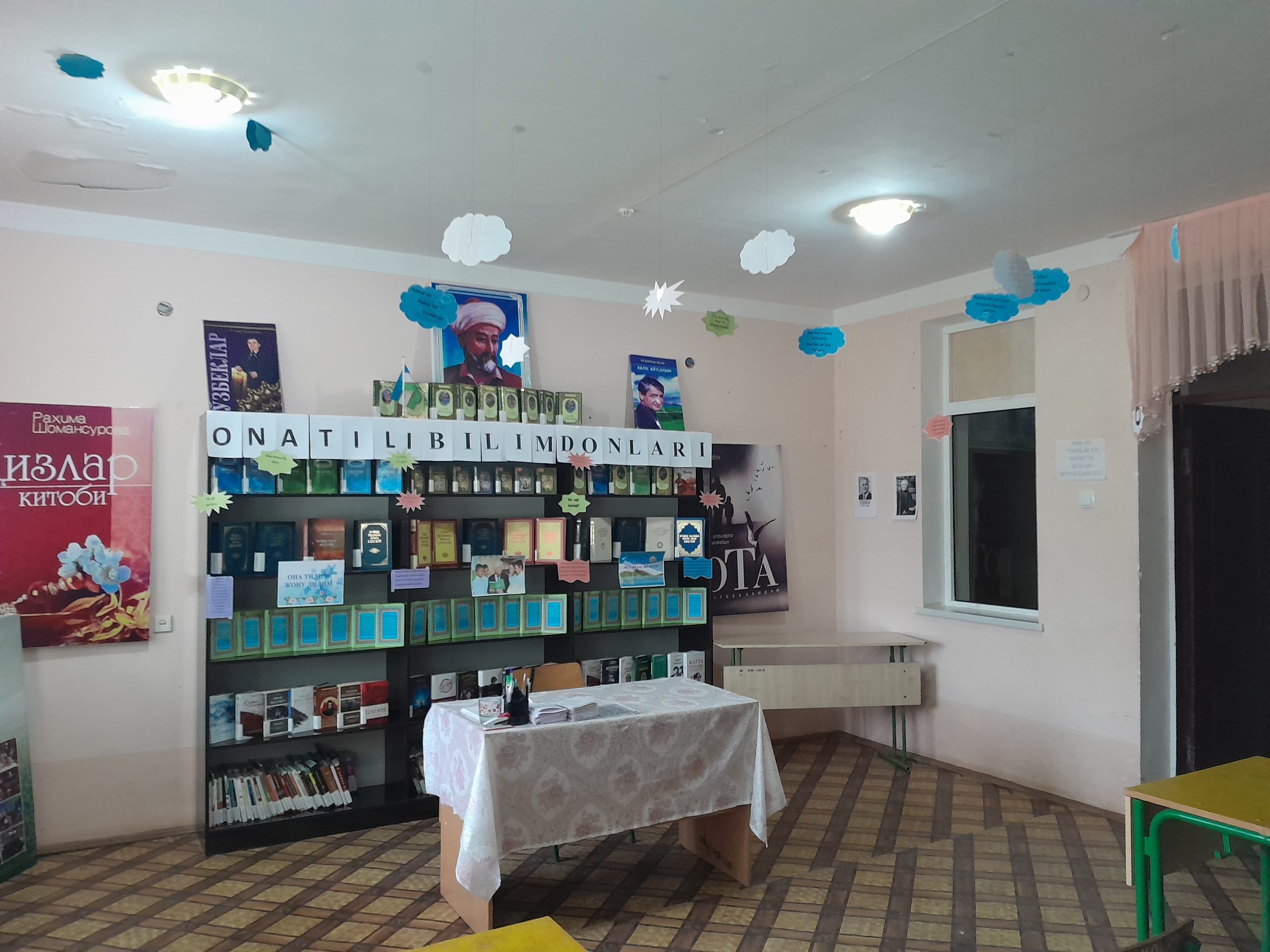 "Ona tilim -jonu dilim" nomli adabiyotlar ko'rgazmasi tashkil qilindi.