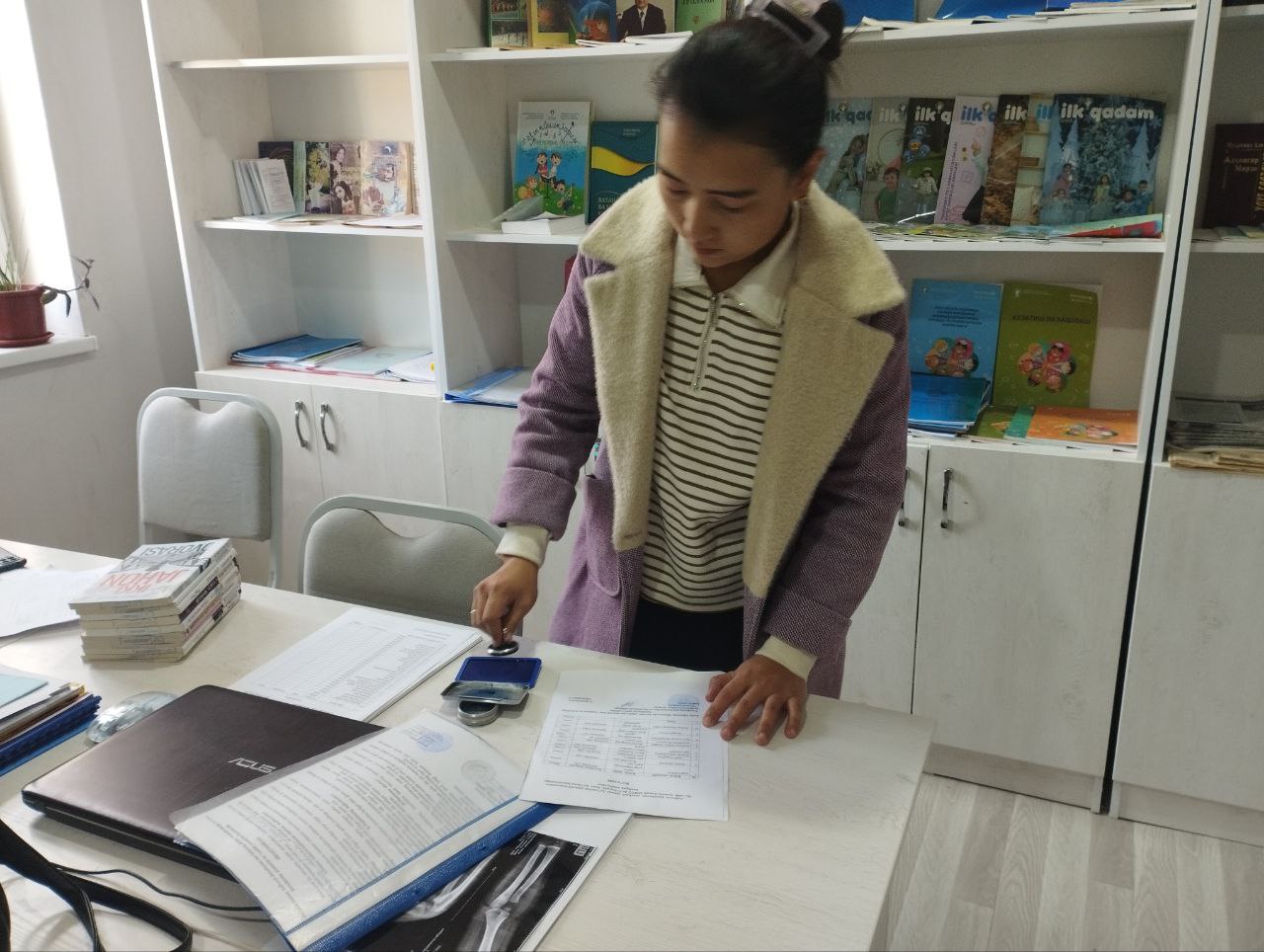 Doʻstlik tuman axborot -kutubxona markazi xodimlari tomonidan koʻchma kutubxona doirasida 3-sonli DMTT dagi kitoblar almashtirildi.