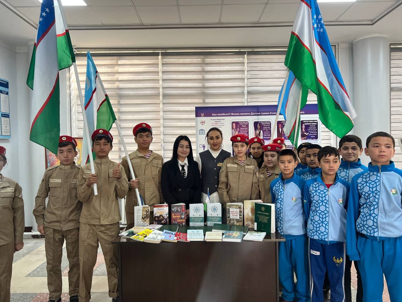 ,,Bayrogʻimiz faxrimiz gʻururiʼʼ shiori ostida Yangi adabiyotlar koʻrgazmasi tashkil qilindi.