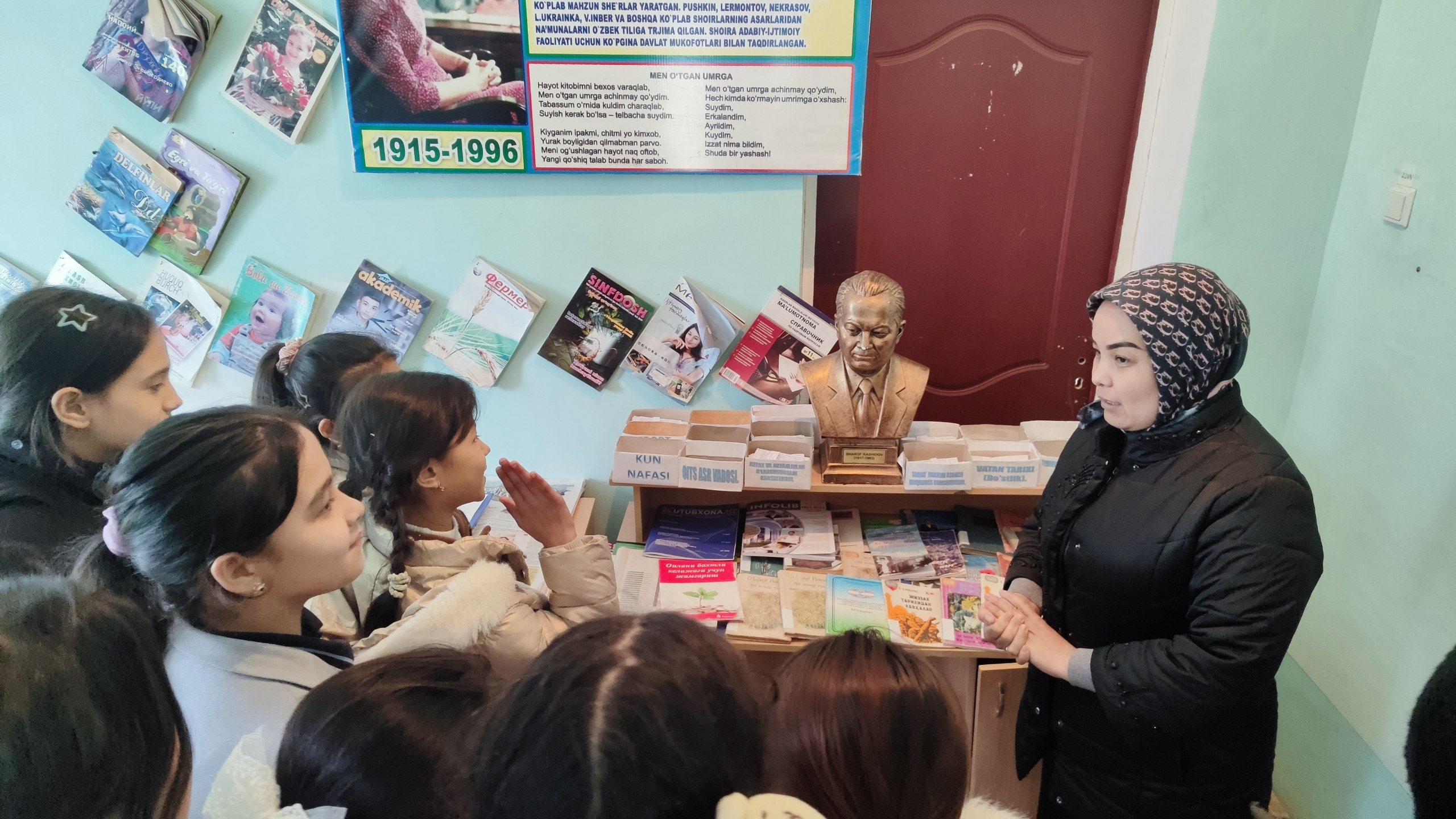 "Kitoblar bilan bir kun" deb nomlangan kutubxona boʻylab sayohat tashkil qilindi.